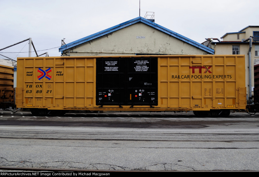 TBOX 638921  60-9 ft Double Door Excess Height Boxcar  TTX (side B)